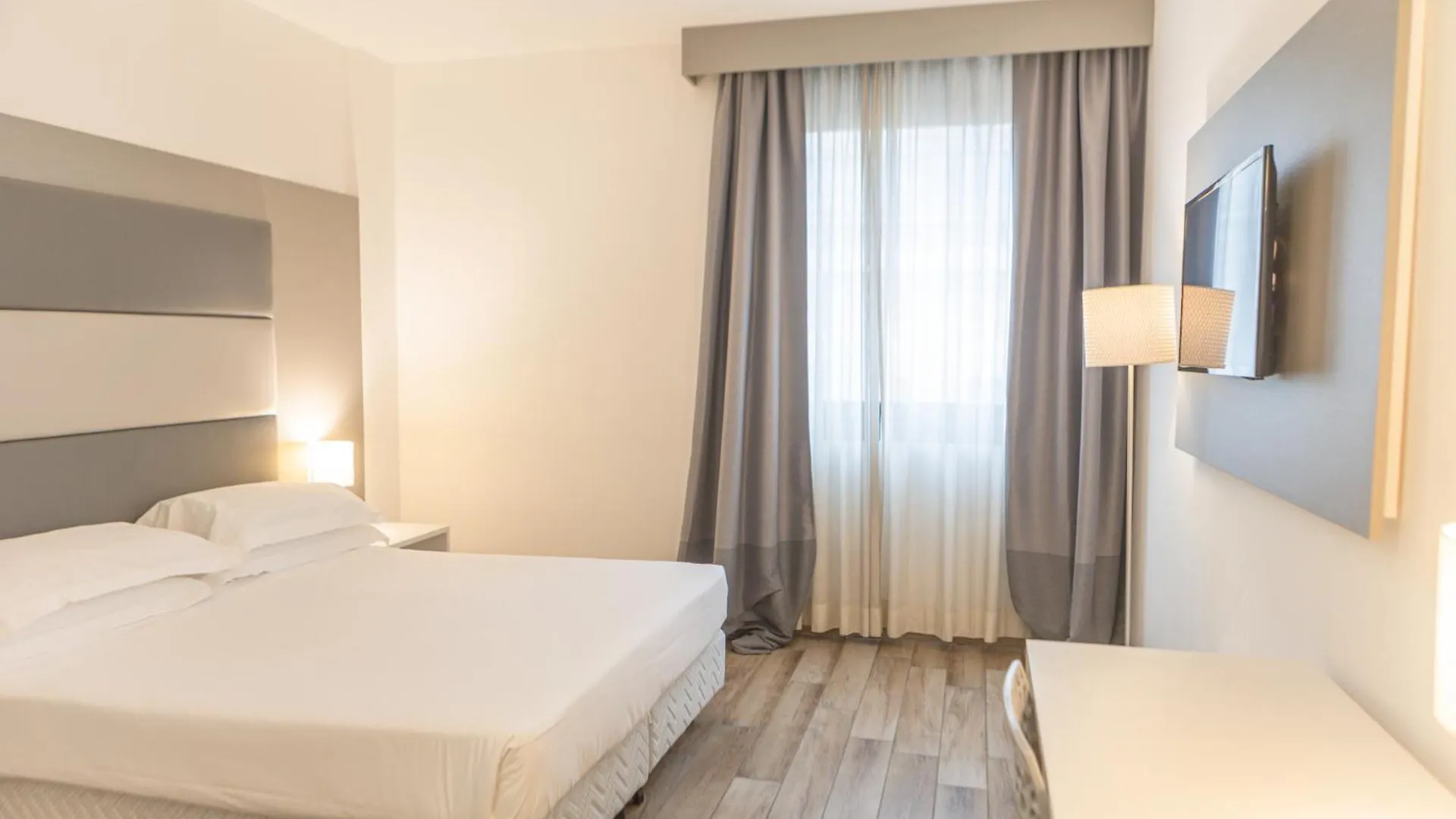 **** Hotel Toscana Ambassador Poggibonsi Italie