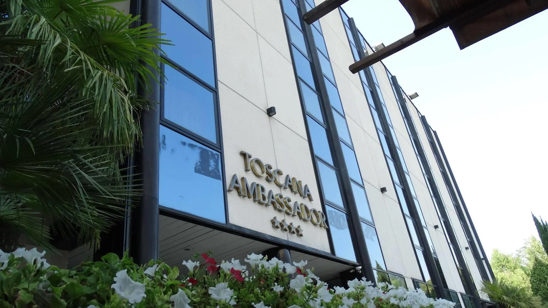 **** מלון פוג'יבונסי Toscana Ambassador איטליה